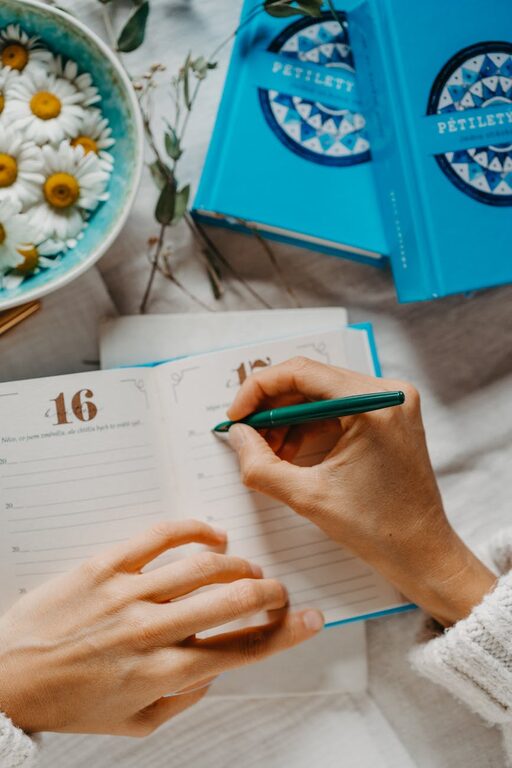 Beginner guide to journaling every day: simple steps to start